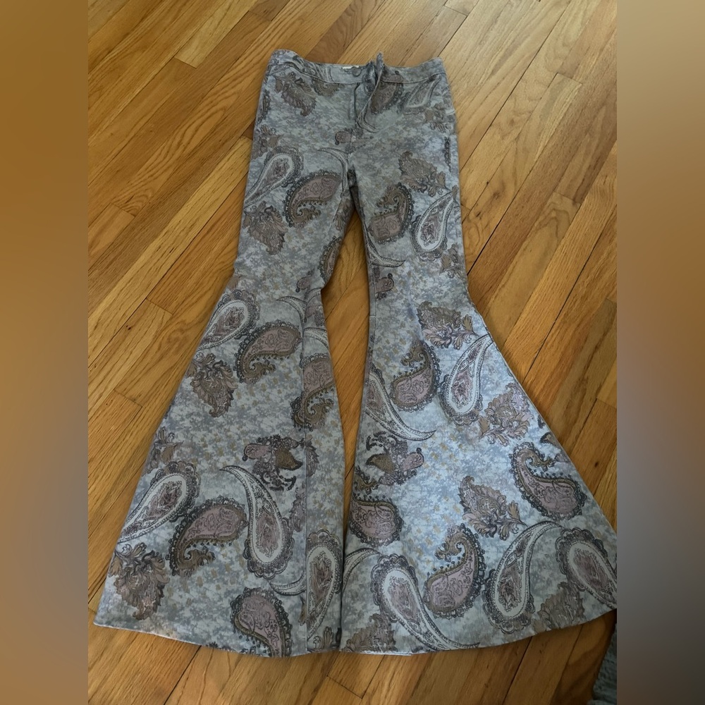Paisley super flare free people jeans. Worn once.